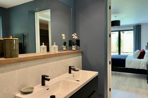 Master Ensuite
