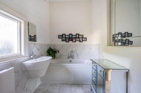 Clifton (36) Flat 1 bath2.jpg