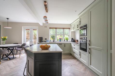 manor farm close-6.jpg
