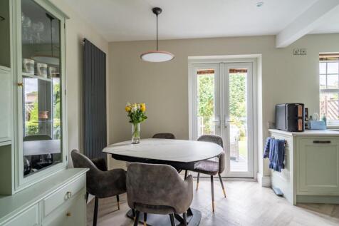 manor farm close-8.jpg
