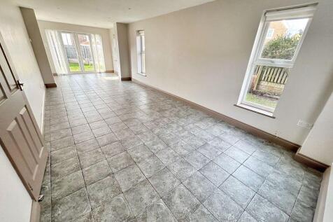 Sitting room/dining room
