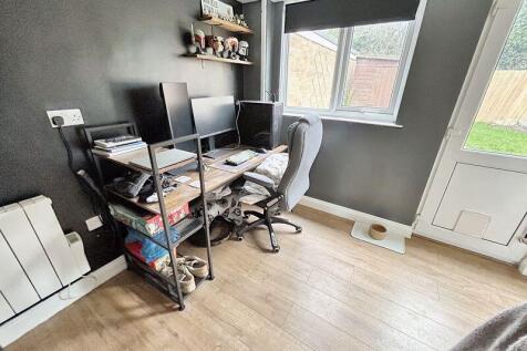 Office/bedroom 3