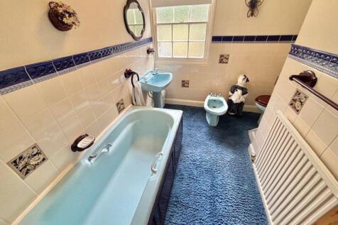 Annexe bathroom