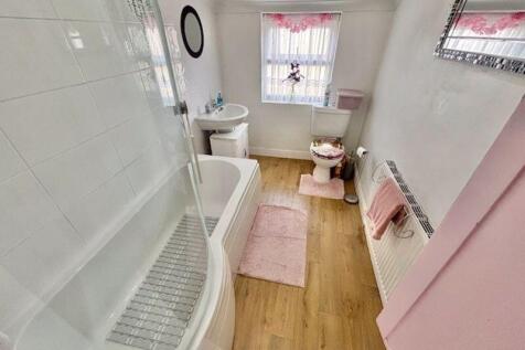 1st floor bathroom