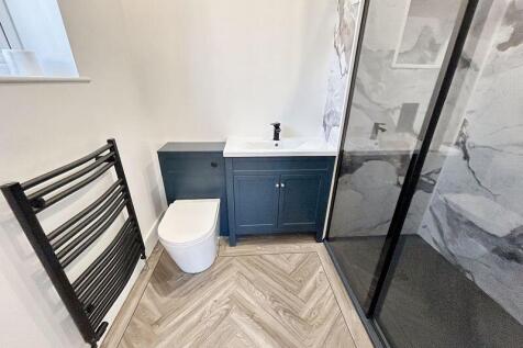 En suite shower