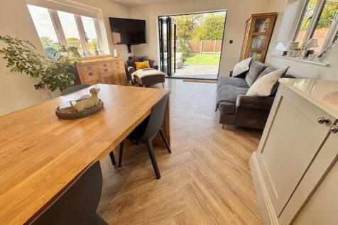 Dining/lounge area