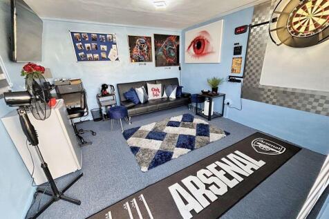 Studio/Office/Games room