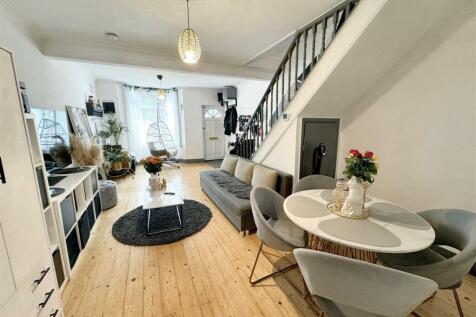 Through Lounge:
