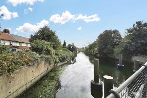 Three Mills Green