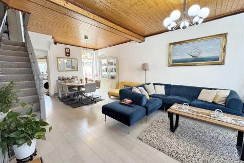 Through Lounge