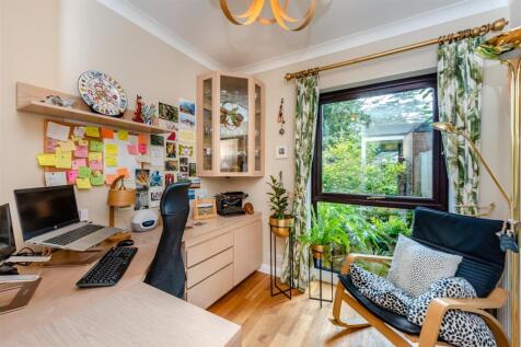 8617745-interior02.jpg