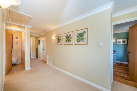 8617745-interior34.jpg