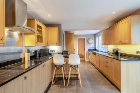 8637765-interior10.jpg