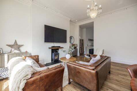 Family room 3