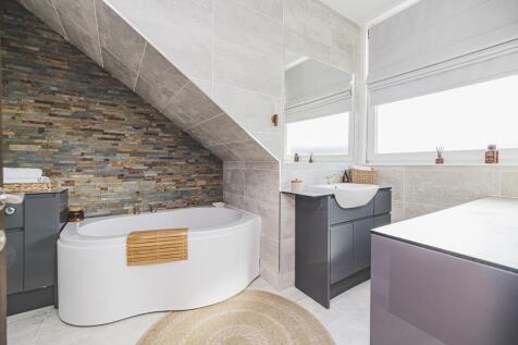 Family bathroom 2