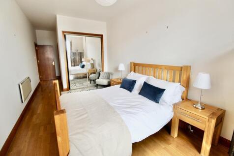 Bedroom 1 - photograph