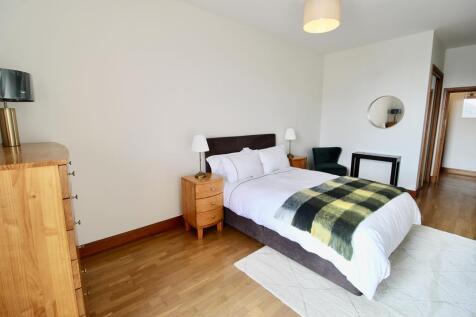 Bedroom 2 photograph 2