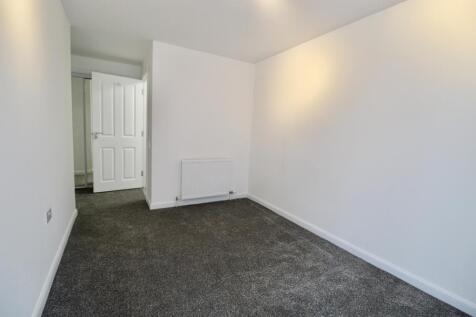 Master bedroom photograph 2