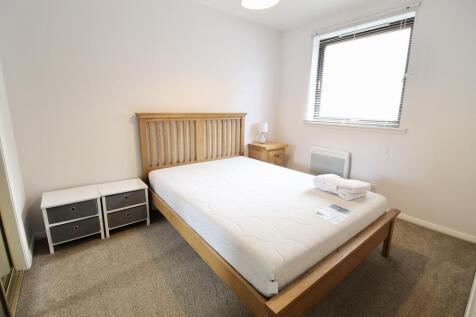 Bedroom photograph 2