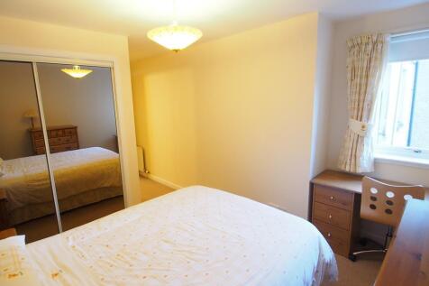 Master Bedroom (2)