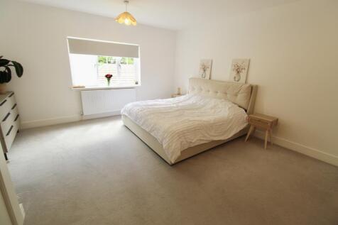 Master Bedroom - Photograph 1
