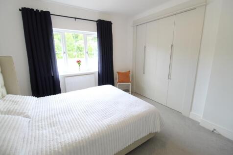 Bedroom 2 photograph 2