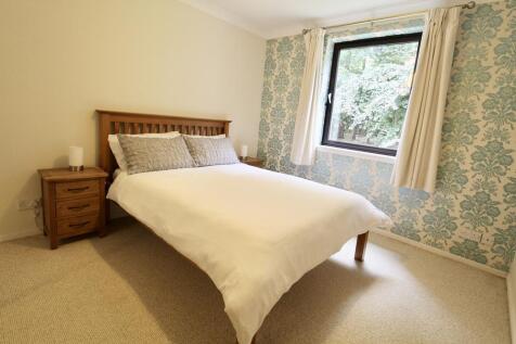 Bedroom 2 photograph 2