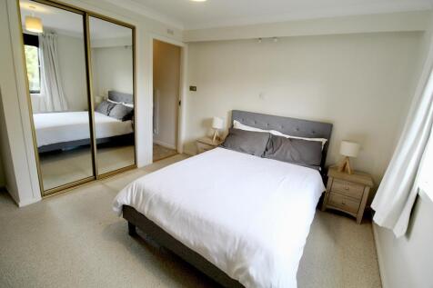 Master Bedroom - Photograph 2