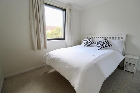 Bedroom 3 photograph 2