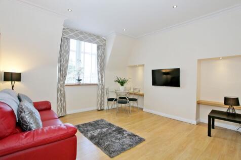 82E  LIVING ROOM