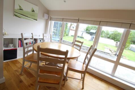 Kitchen Dining Area