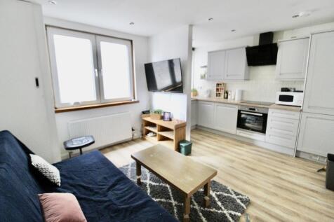 Lounge - Kitchen