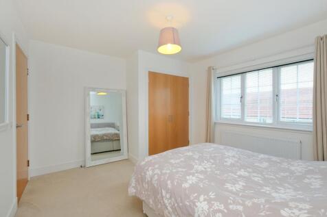 Bedroom 2 photograph 2