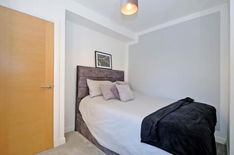Bedroom 1 photo 2