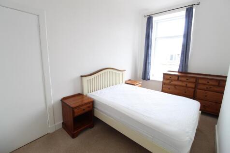 Bedroom 1 photo 2