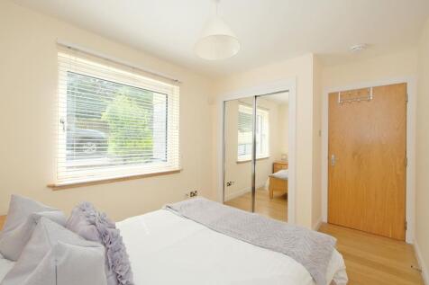 BEDROOM 1B