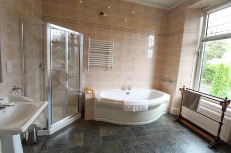 En suite bathroom
