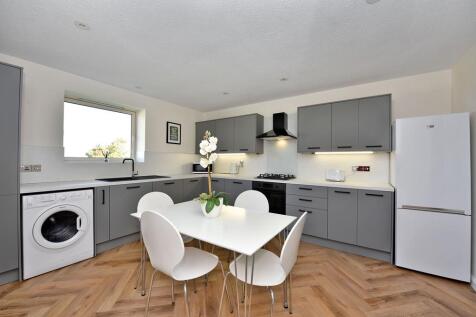 95 Hilton Heights kitchen