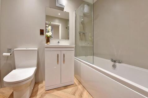 95 Hilton Heights bathroom