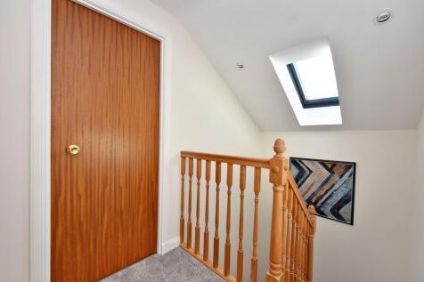 95 Hilton Heights hallway 2