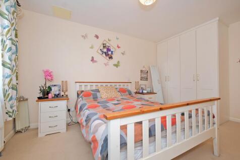 Bedroom 1 photograph 2