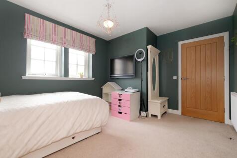 Bedroom 3 photograph 2