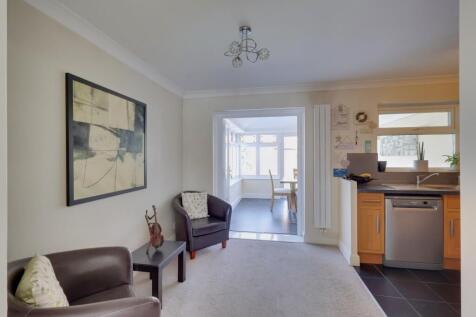 KITCHEN/DINING AREA