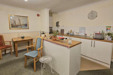 COMMUNAL LOUNGE
