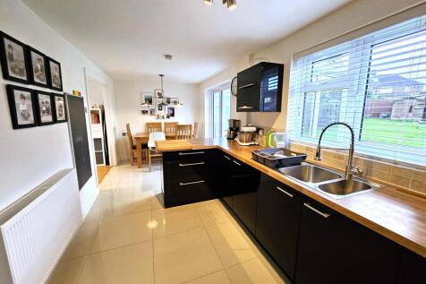 Kitchen - Dining room