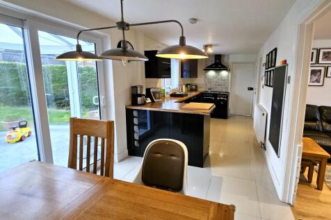 Kitchen - Dining room