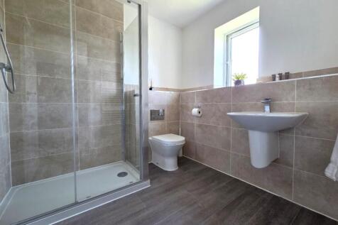 En-suite to bedroom two