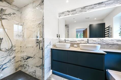En suite to master bedroom