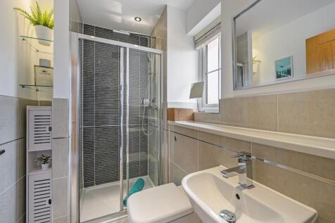En suite to bedroom two