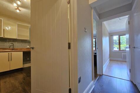 Hallway 1.jpg